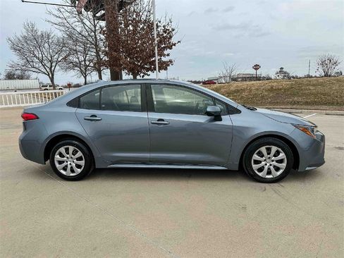 Used 2024 Toyota Corolla LE image 2