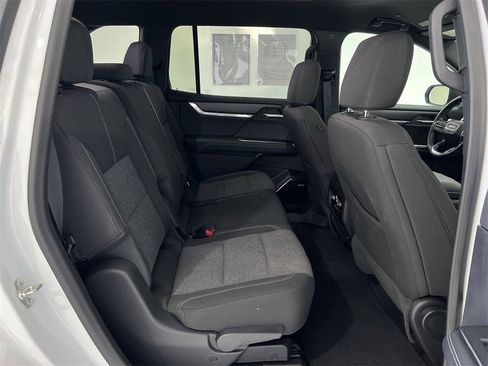 Used 2025 GMC Acadia Elevation image 23