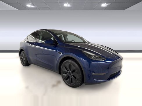 Used 2024 Tesla Model Y Long Range AWD/4WD image 7