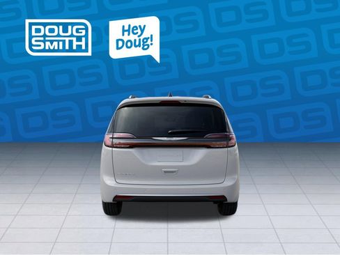New 2026 Chrysler Pacifica Pinnacle image 7