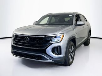 Used 2025 Volkswagen Atlas Cross Sport SE video 1