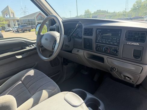 Used 2001 Ford Excursion XLT RWD image 9