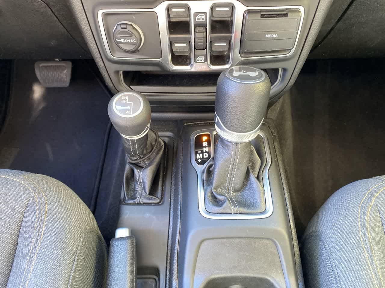 Used 2025 Jeep Wrangler Unlimited Sahara AWD/4WD image 24