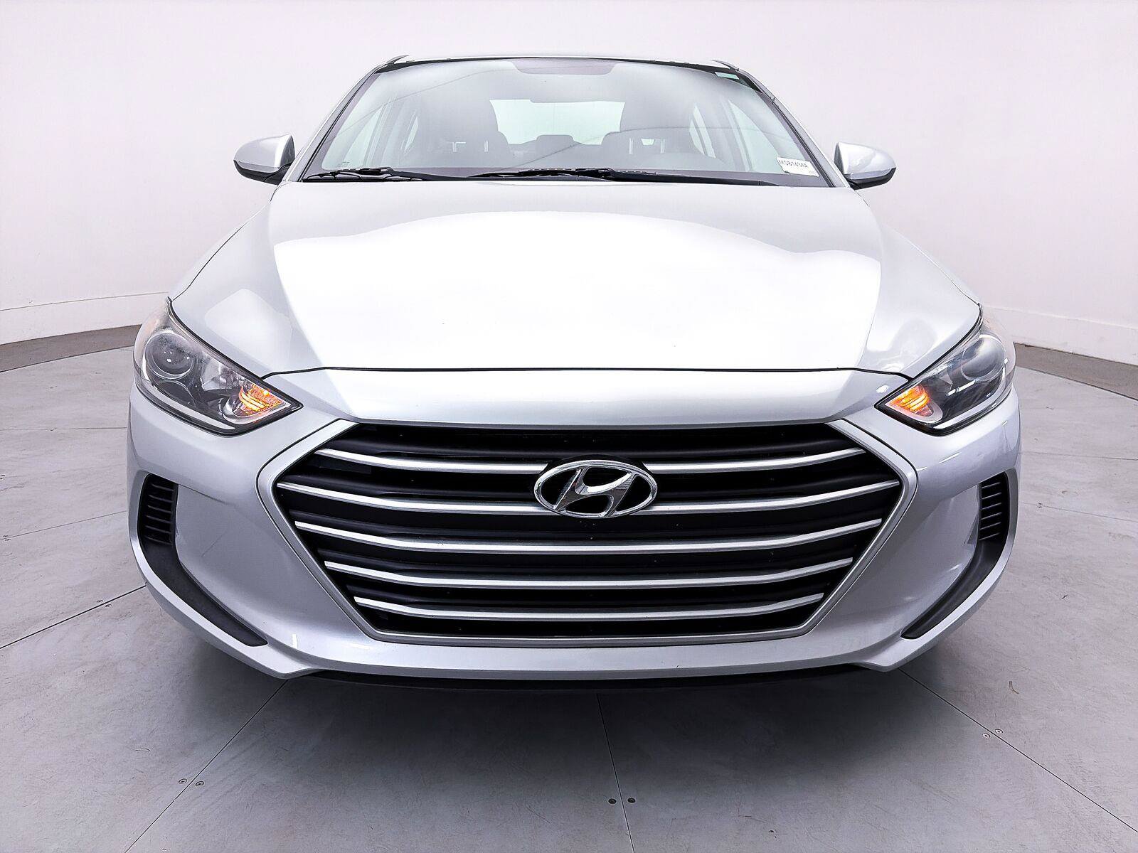 Used 2018 Hyundai Elantra SEL FWD image 2