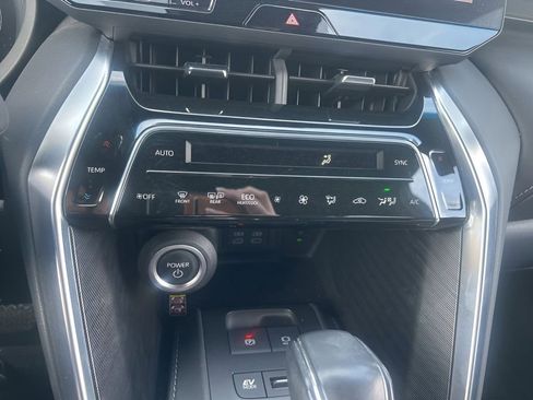 Used 2023 Toyota Venza Limited image 27