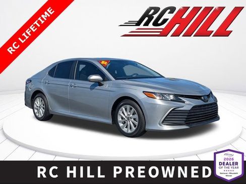 Used 2022 Toyota Camry LE image 1