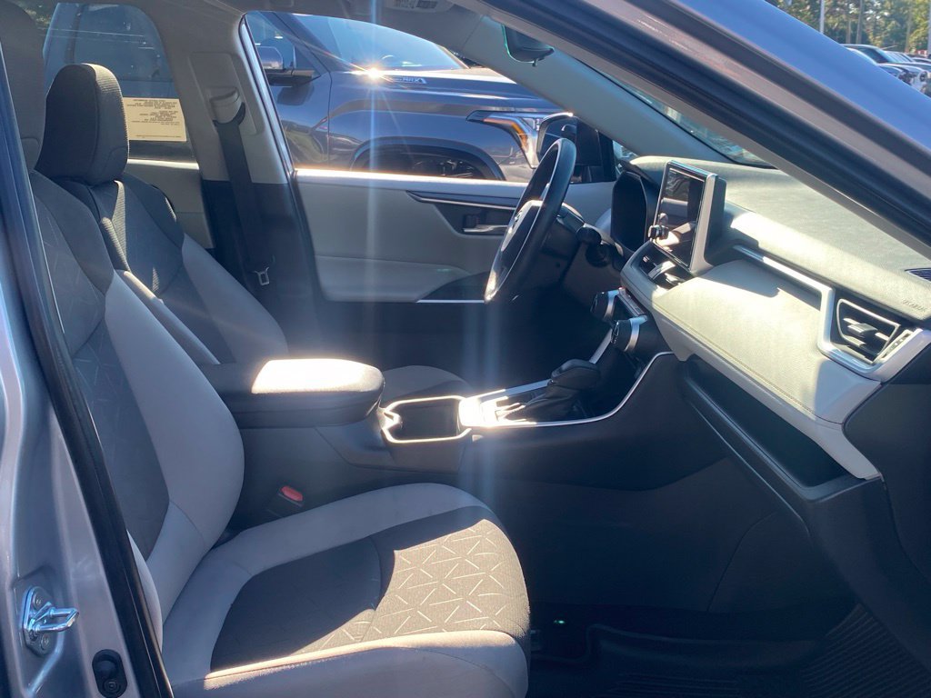 Used 2025 Toyota RAV4 XLE w/ Convenience Package FWD image 17