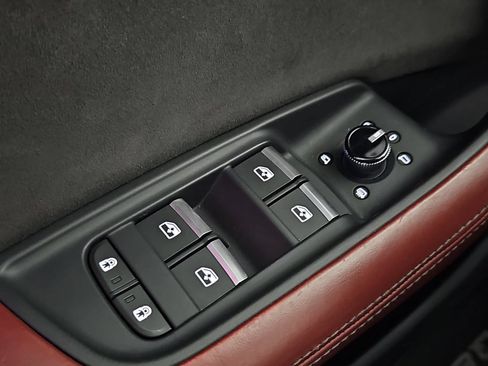 Used 2021 Audi SQ8 Prestige AWD/4WD image 27