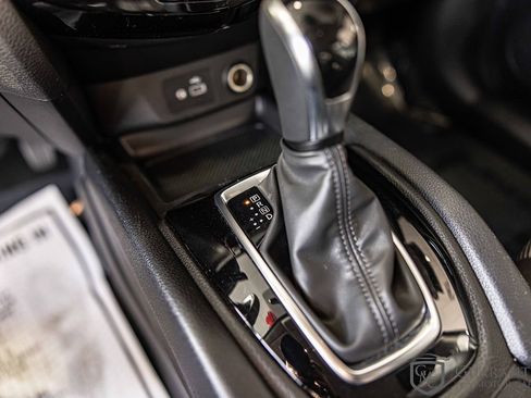 Used 2021 Nissan Rogue Sport SV image 30