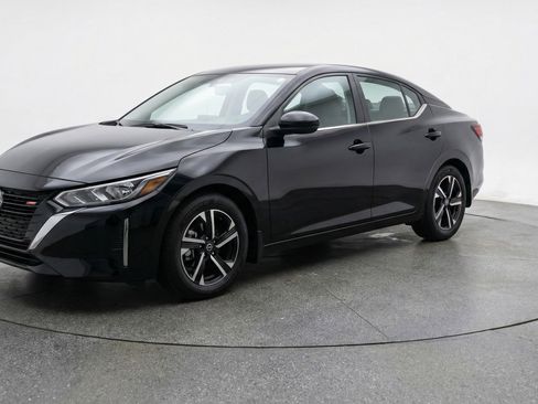 Used 2025 Nissan Sentra SV image 3