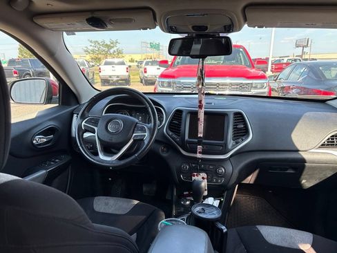 Used 2014 Jeep Cherokee Latitude w/ Comfort/Convenience Group AWD/4WD image 13