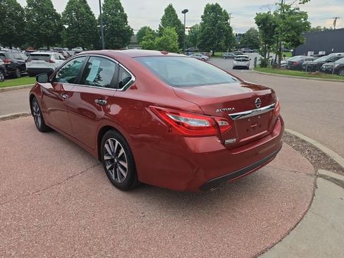 Used 2016 Nissan Altima 2.5 SV w/ Convenience Package FWD image 3