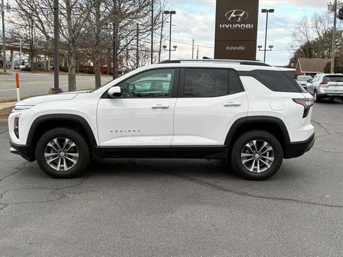 Used 2025 Chevrolet Equinox LT w/ Convenience Package II image 3