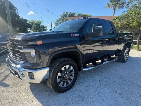 Used 2024 Chevrolet Silverado 2500 LT AWD/4WD image 1