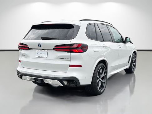 New 2026 BMW X5 xDrive50e w/ M Sport Package AWD/4WD image 3