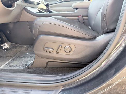 Used 2026 Kia Carnival FWD image 23