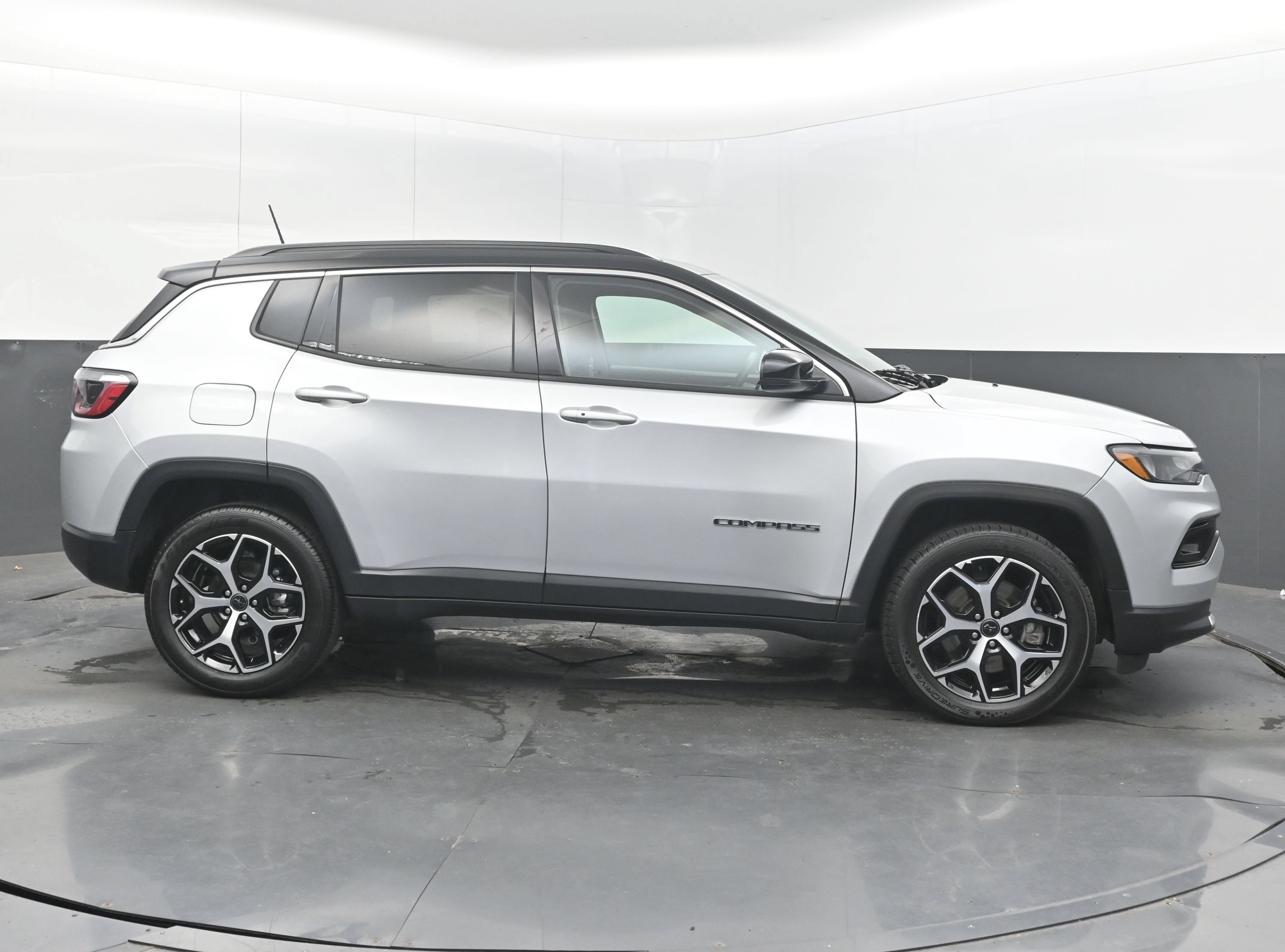 Used 2025 Jeep Compass Limited AWD/4WD image 10
