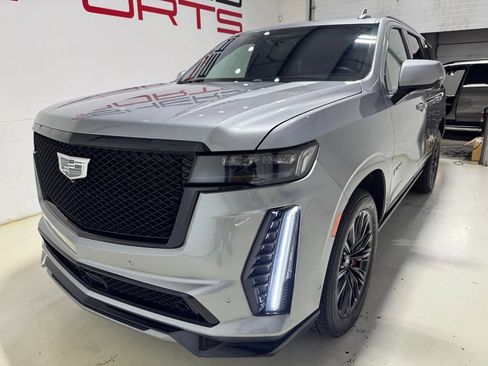 Used 2023 Cadillac Escalade V w/ LPO, ONYX Package AWD/4WD image 2
