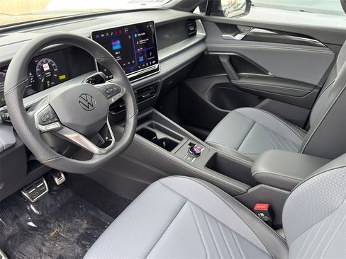 New 2026 Volkswagen Tiguan SE R-Line image 10
