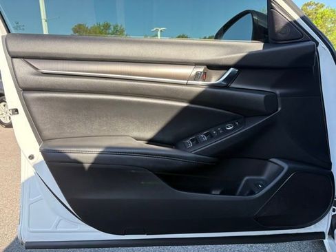 Used 2021 Honda Accord Sport image 10