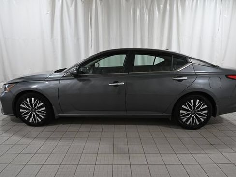 Used 2024 Nissan Altima 2.5 SV w/ SV Premium Package FWD image 10