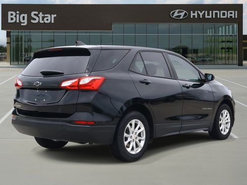 Used 2021 Chevrolet Equinox LS w/ LS Convenience Package FWD image 4