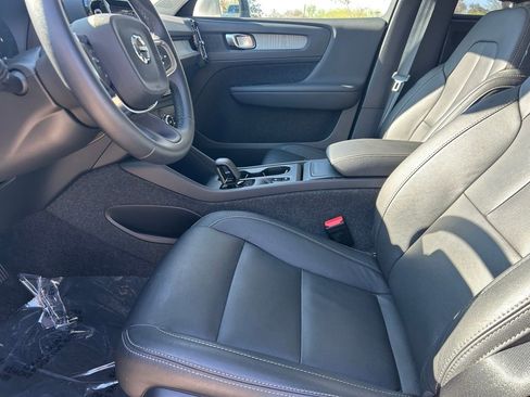 Used 2025 Volvo XC40 B5 Core w/ Protection Package Premier image 11