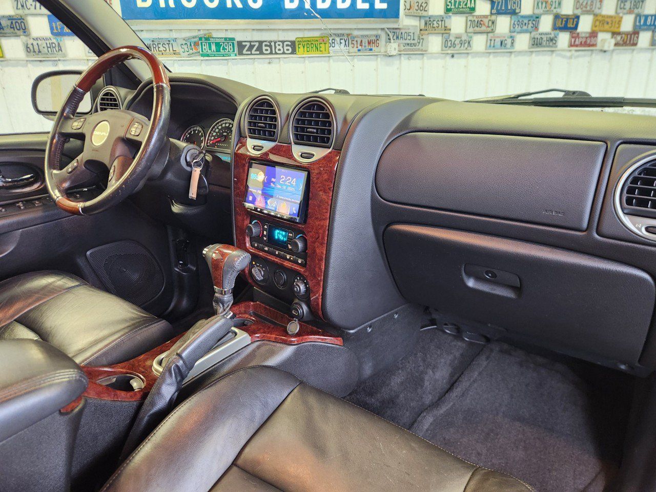 Used 2009 GMC Envoy Denali w/ Sun And 6-Disc Cd Package AWD/4WD image 2