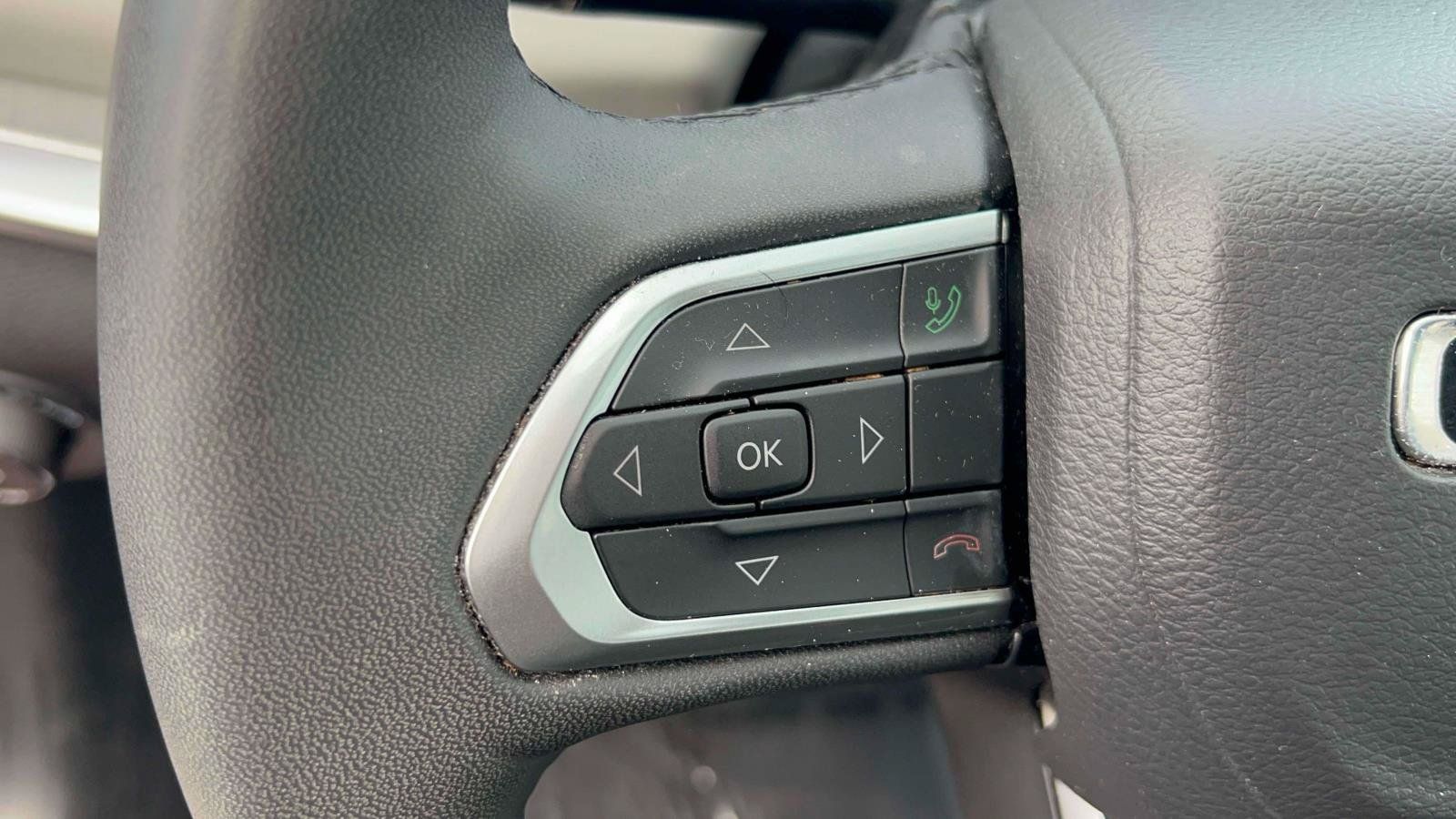 Used 2025 Jeep Compass Limited AWD/4WD image 17
