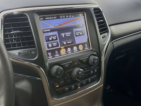 Used 2017 Jeep Grand Cherokee Limited AWD/4WD image 19