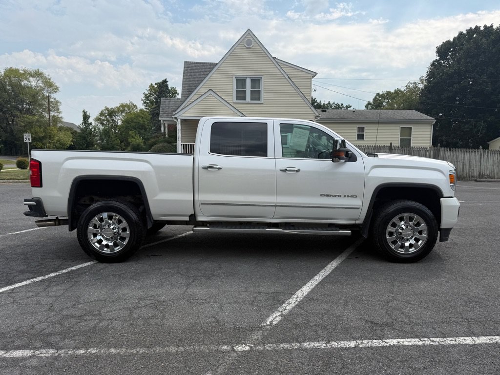 Used 2018 GMC Sierra 2500 Denali AWD/4WD image 2