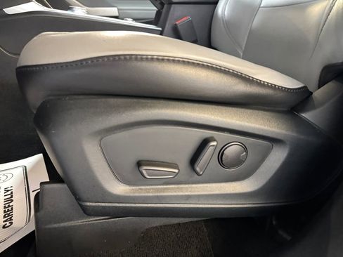 Used 2021 Ford Explorer XLT w/ Equipment Group 202A AWD/4WD image 13