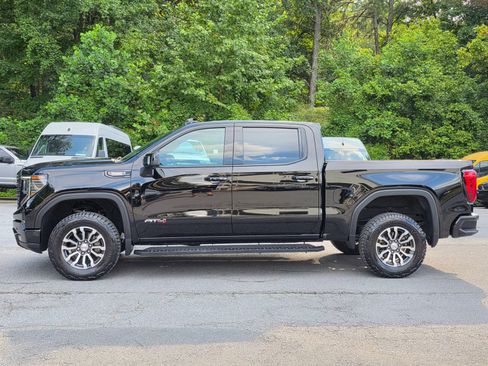 Used 2023 GMC Sierra 1500 AT4 w/ Technology Package AWD/4WD image 4