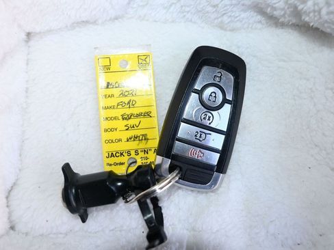 Used 2021 Ford Explorer XLT w/ Equipment Group 202A RWD image 17