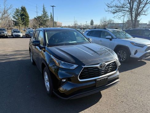 Used 2023 Toyota Highlander LE image 7