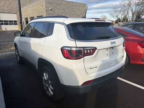 Used 2023 Jeep Compass Latitude image 2