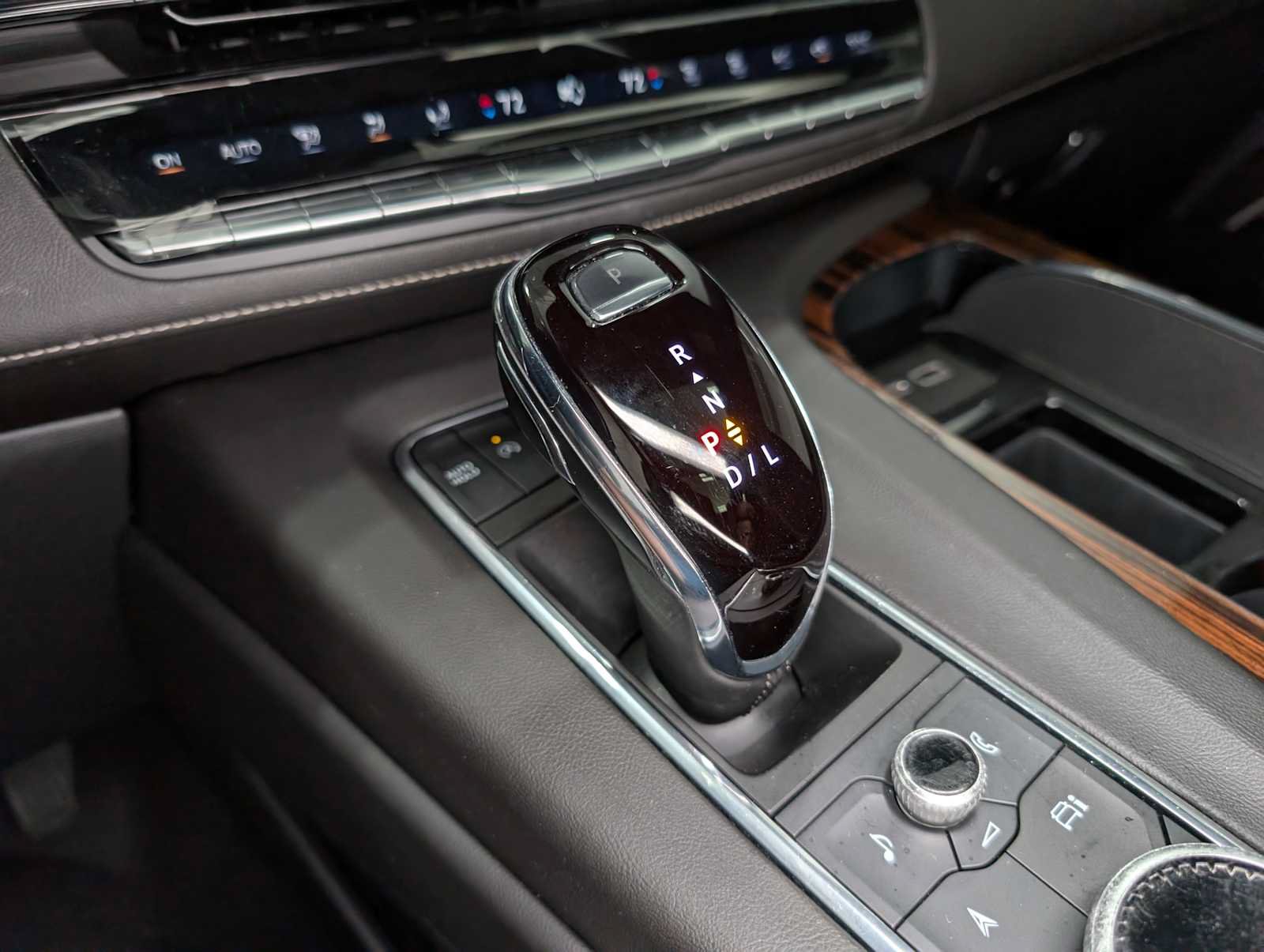 Used 2023 Cadillac Escalade Premium Luxury AWD/4WD image 35
