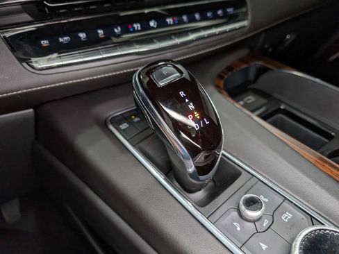 Used 2023 Cadillac Escalade Premium Luxury AWD/4WD image 35