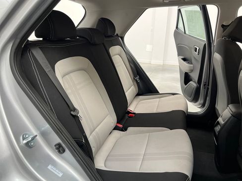 Used 2025 Hyundai Venue SEL FWD image 17