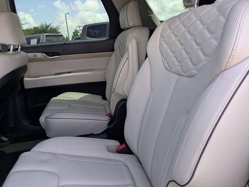 Used 2022 Hyundai Palisade Limited FWD image 17