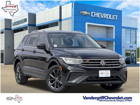 Used 2023 Volkswagen Tiguan SE image 1