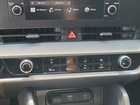 Used 2025 Kia Sportage LX FWD image 25