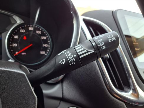 Used 2021 Chevrolet Equinox LT image 24