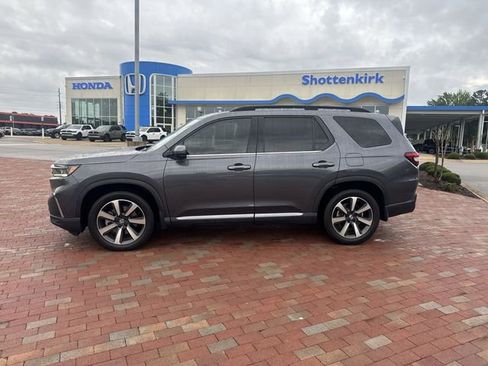 Used 2023 Honda Pilot Elite image 3