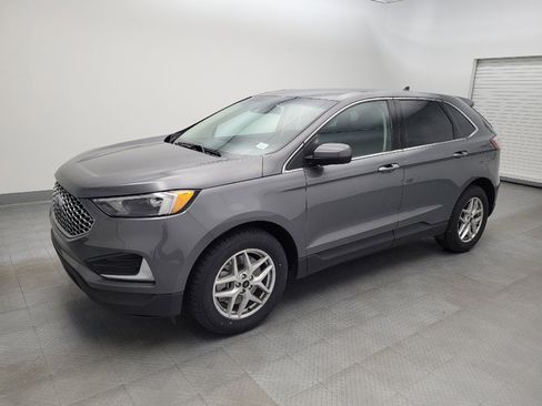 Used 2023 Ford Edge SEL image 2