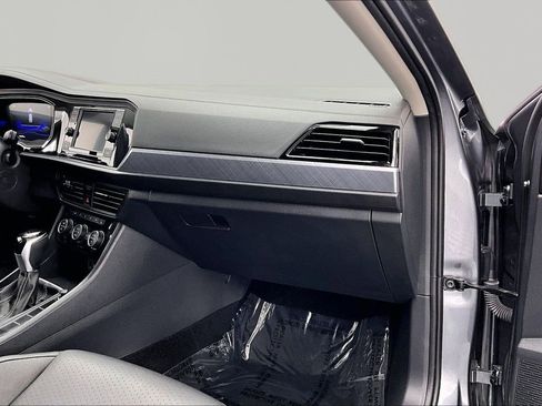 Used 2024 Volkswagen Jetta SE FWD image 17
