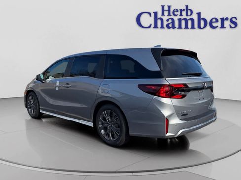 New 2026 Honda Odyssey Touring image 3