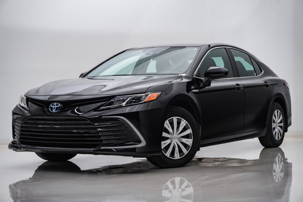 Used 2021 Toyota Camry LE FWD image 1