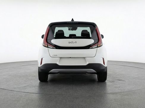 Used 2025 Kia Soul LX w/ LX Technology Package FWD image 7