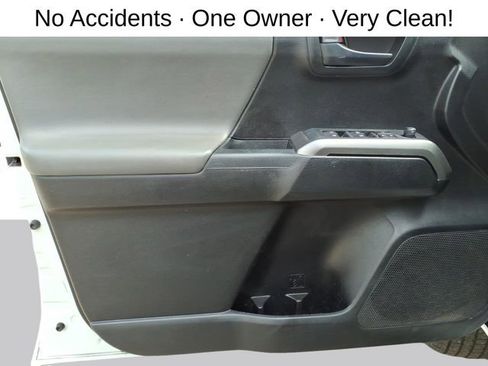 Used 2021 Toyota Tacoma SR5 AWD/4WD image 10